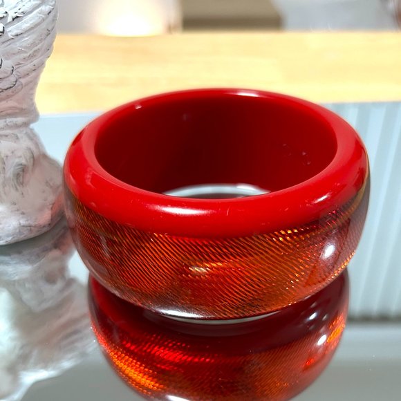 Fabulous Cherry Red PONO Wide Metallic Lucite Bangle Bracelet Joan Goodman - Picture 9 of 9